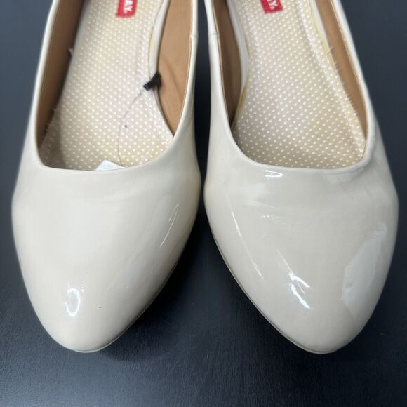 Union Bay Women’s Size 11 M Jenna-U Beige Low Heel Business Casual Glossy - Picture 2 of 9